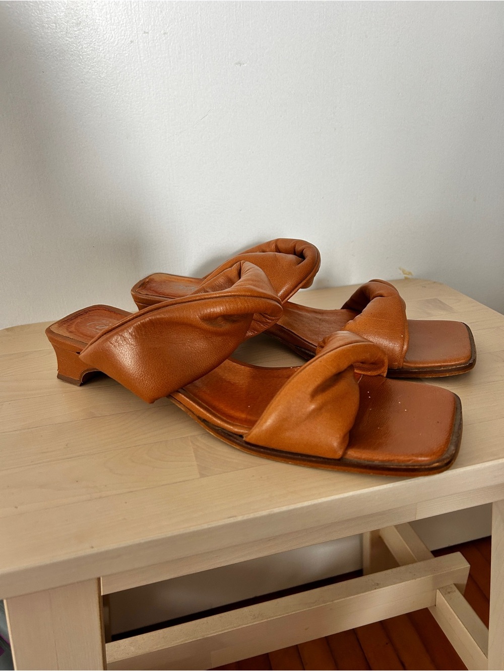 L'INTERVALLE Brown Leather Square Heel Sandal 41 Puffy Twist Straps Neutral